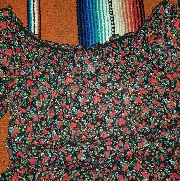 Beautiful floral top - Picture 3 of 6